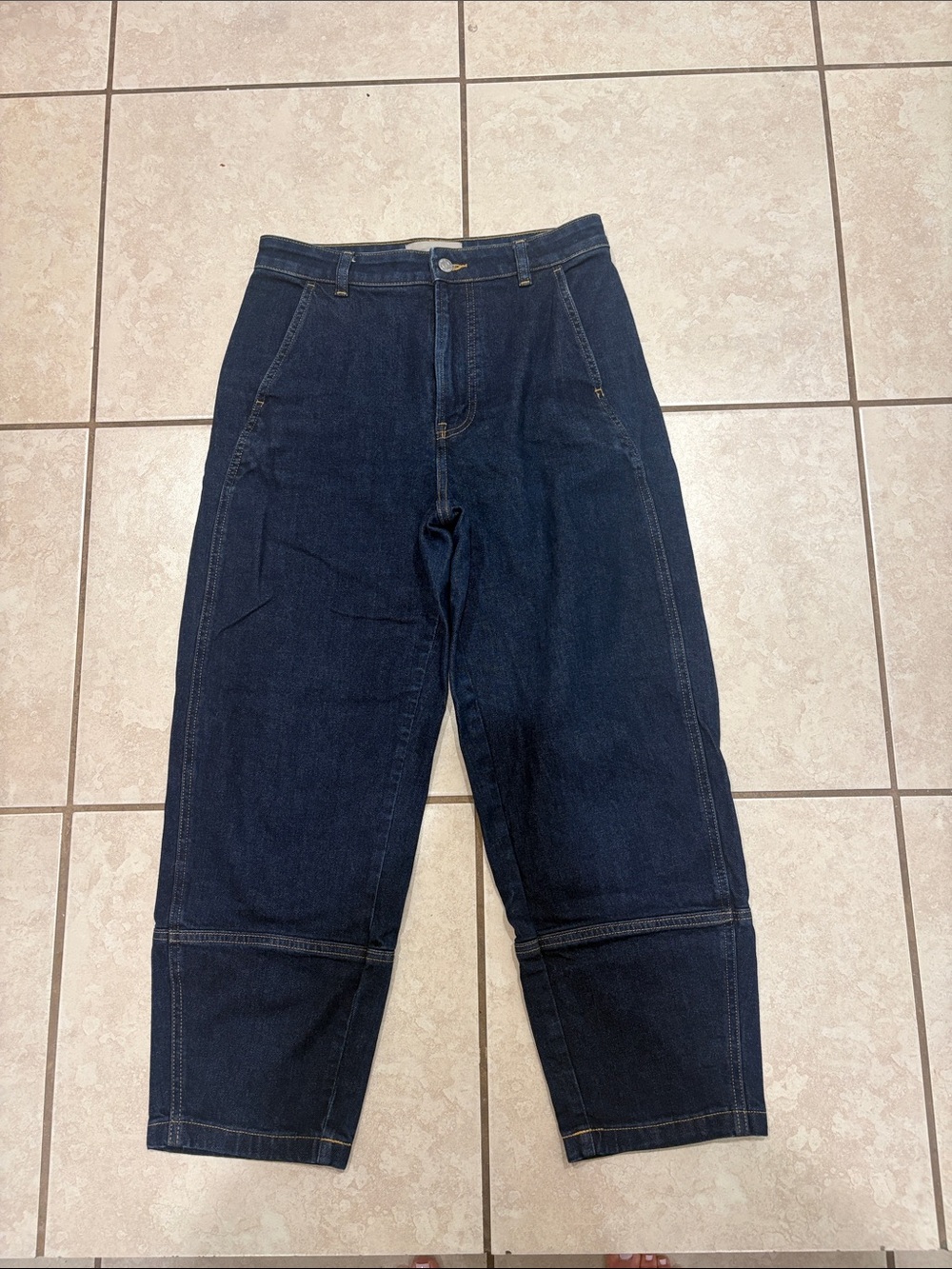 Everlane Dark Blue Denim Jeans - Barrel Fit with contrastic stitching, size 28